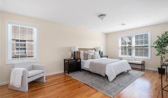 18 Cross St, East Providence, RI 02914