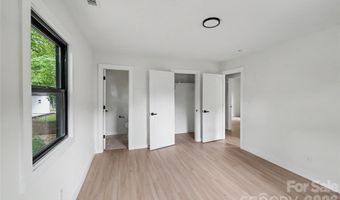 3801 Woodleaf Rd, Charlotte, NC 28205