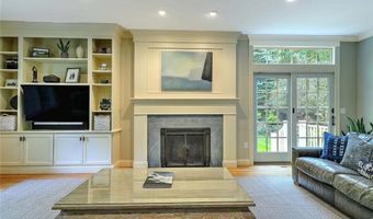 10 Owl Tree Ln, East Greenwich, RI 02818