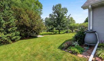 N254 MEADOWBREEZE Court, Appleton, WI 54915