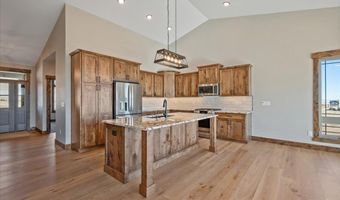 18 RAINBOW VALLEY LODGE Rd, Centennial, WY 82055