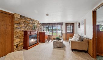 2213 SUNRISE Dr, Appleton, WI 54914