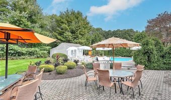 3 Spinnaker Dr, Barrington, RI 02806