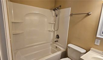 1208 Westshore Dr, Ashtabula, OH 44004