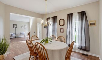 10 WHIRLAWAY Dr, Bear, DE 19701
