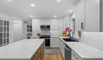 194 Council Rock Rd, Cranston, RI 02921
