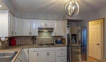 25 Algonquin Dr, Middletown, RI 02842