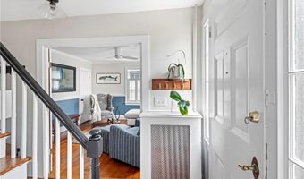 47 Second St, Newport, RI 02840