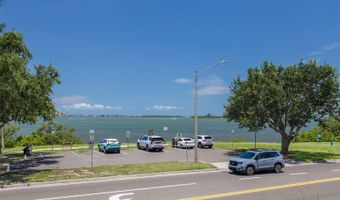 1020 SUNSET POINT Rd 213, Clearwater, FL 33755