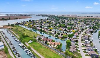 7202 Harbor Dr, Algonac, MI 48001