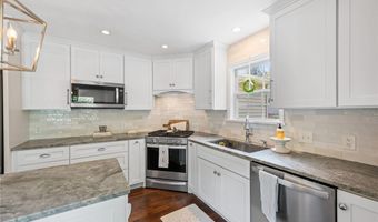 292 Summerhill Dr, Aurora, OH 44202