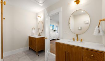 18 Mea Ln, Beach Haven, NJ 08008
