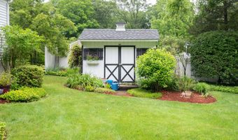 117 Long Meadow Hill Rd, Brookfield, CT 06804