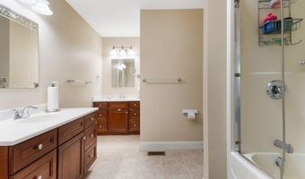 22 Harvest Hill Ln 4, Auburn, ME 04210