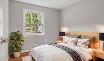 8504 CANTERBURY Dr, Annandale, VA 22003