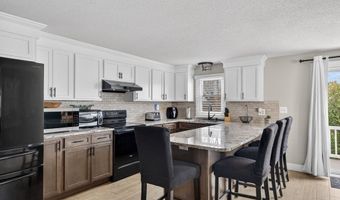 22 Connecticut Ave, Middletown, RI 02842