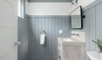 104 Second St, Newport, RI 02840