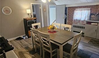 8 Lake Ct, Hopkinton, RI 02804