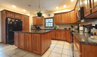 7260 Edgewood Ln, Athens, OH 45701
