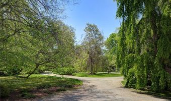 14 Leroy Ave, Newport, RI 02840
