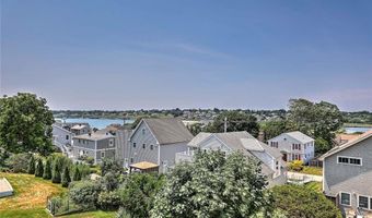 33 Withington Rd, Narragansett, RI 02882