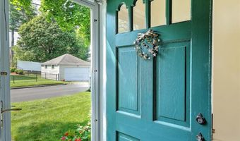 10 Roosevelt Ave, Lincoln, RI 02865
