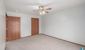 410 N 9th Ave, Brandon, SD 57005