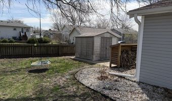 527 Village Ct, Altoona, IA 50009