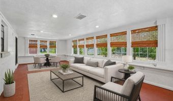 222 LAKEVIEW Dr, Auburndale, FL 33823