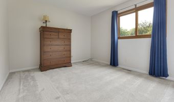 914 Scott St, Algonquin, IL 60102