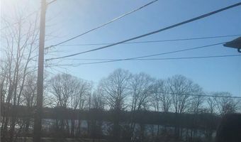 18 School Ln, Barrington, RI 02806