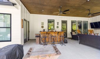 1090 Sandy Ln, Arnaudville, LA 70512