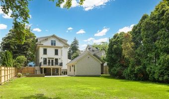 28 Mount Vernon St, Newport, RI 02840