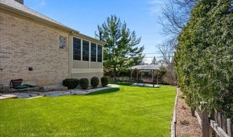 1928 N Ridge Ave, Arlington Heights, IL 60004