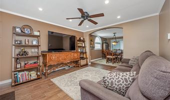 25 Cape Rd, Amityville, NY 11701
