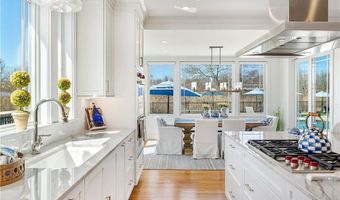 1048 Ocean Rd, Narragansett, RI 02882