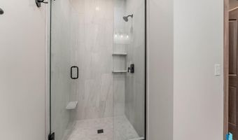 414 N Almond Ave, Brandon, SD 57005