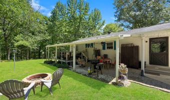 1075 Sandys Camp Rd, Big Sandy, TN 38221