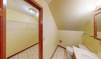 136 Lock Ln, Alum Creek, WV 25003