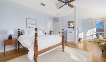 131 Eustis Ave, Newport, RI 02840