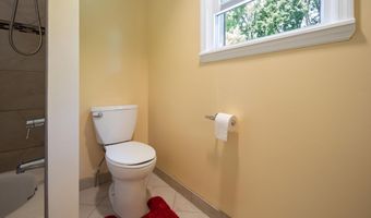 51 Aspen Cir, Albany, NY 12208