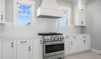 2 Sedge Ct, Narragansett, RI 02882