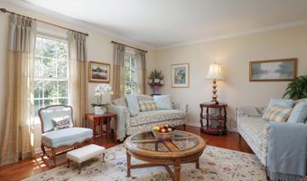 11 Lyon Rd, Middletown, NJ 07748
