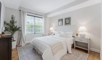 231 N THOMAS St 105, Arlington, VA 22203