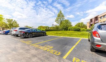 2638 N Windsor Dr 101, Arlington Heights, IL 60004