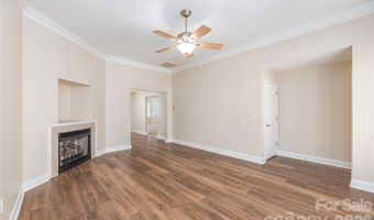 8 Kaylor Dr, Arden, NC 28704