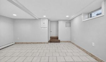 28 Willow St, Bayonne, NJ 07002