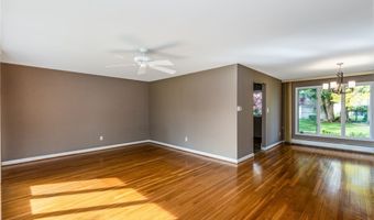 24 Glenbourne Ct, Amherst, NY 14221