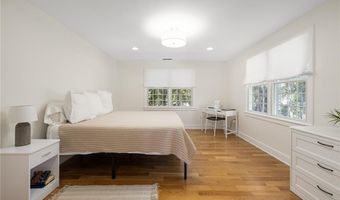 42 Camden Rd, Narragansett, RI 02882
