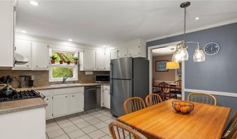 40 Sage Dr, Warwick, RI 02886